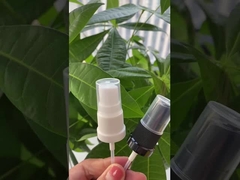 OEM 18/415 Zwarte en witte mist sproeier met een stap decoratie voor glas parfum fles