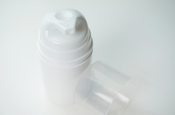 30 ml 50 ml 80 ml 100 ml 150 ml Snap On Cylindrische luchtloze pompflessen Wit PP plastic materiaal